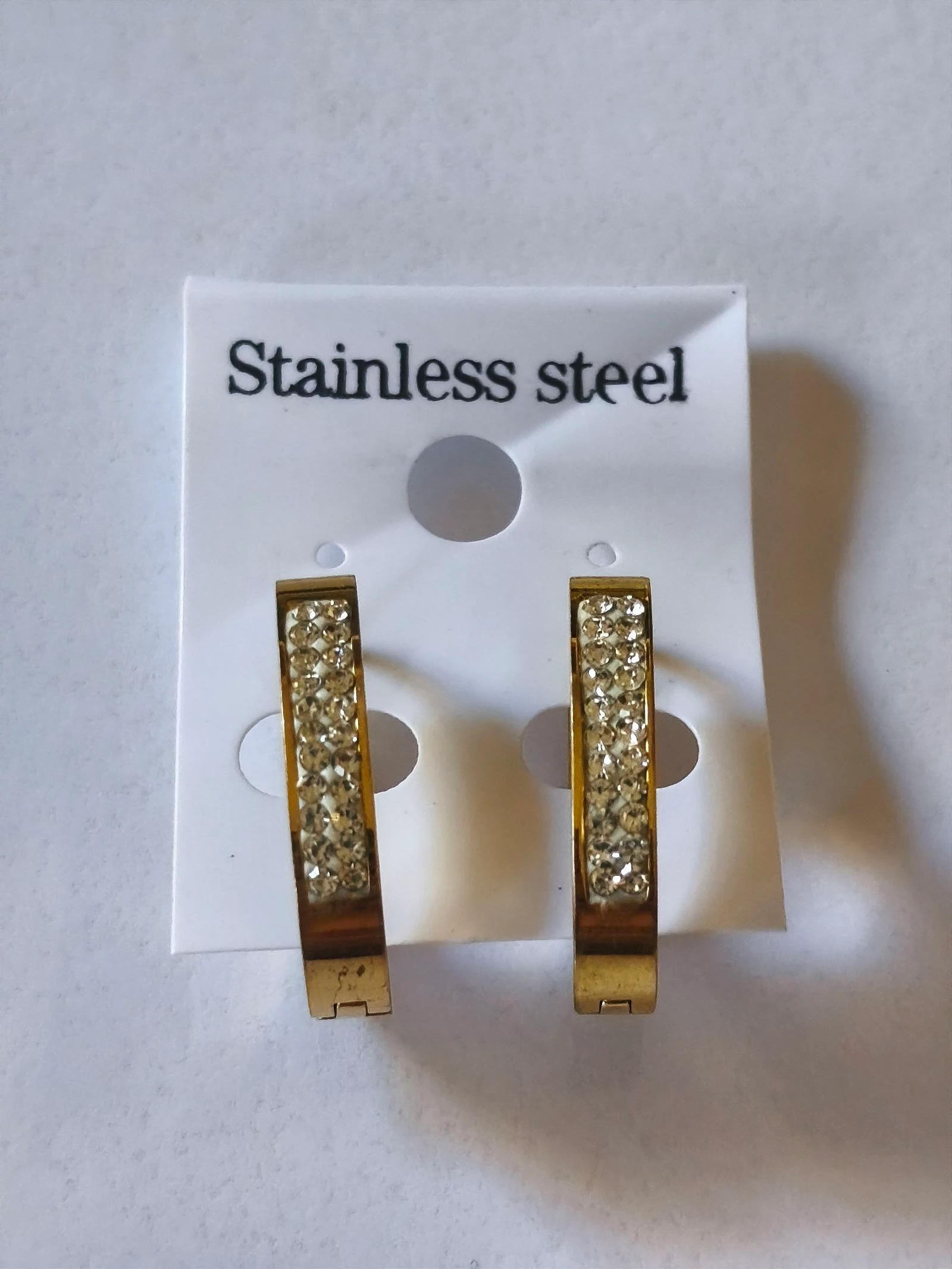Par de pendientes acero inoxidable dorado con circonitas